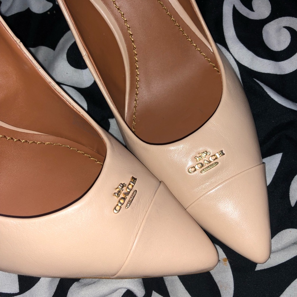 Traded ❤️coach heels 💕❤️Brand new with out box - Picture 8 of 8